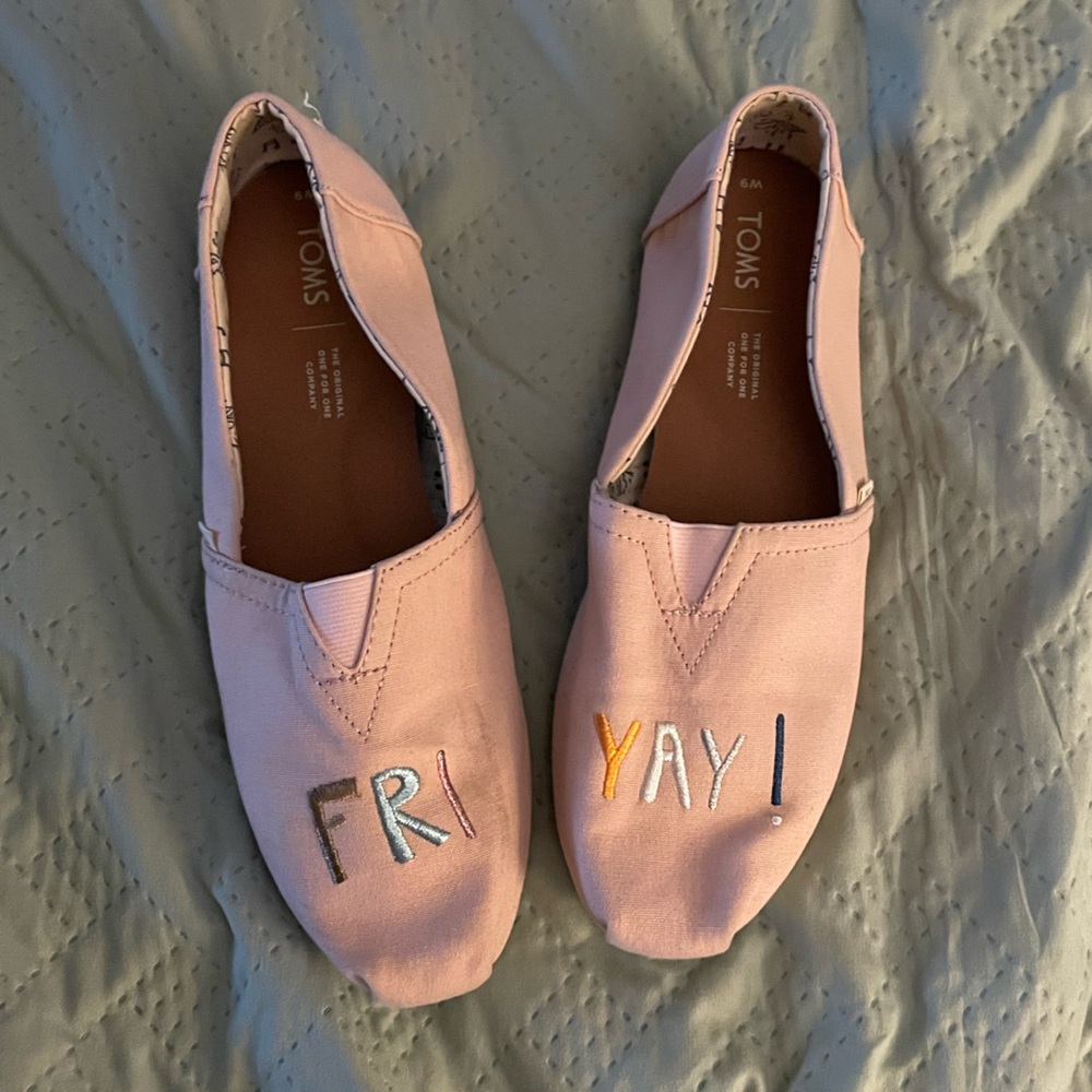 TOMS Rose Gold Embroidered Classics Slip-On Shoes Women’s Size 9